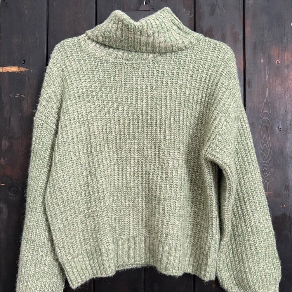 Old Navy Green Turtleneck Sweater with Ribbed Knit